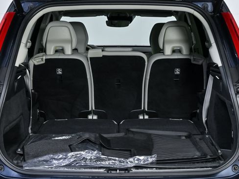 Certified 2022 Volvo XC90 T5 Momentum w/ Advanced Package image 32