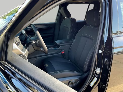 New 2025 Jeep Grand Cherokee Laredo X w/ Luxury Tech Group I AWD/4WD image 9