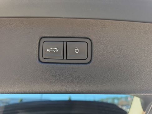 Used 2025 Genesis GV80 2.5T Standard image 17