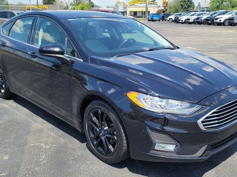Used 2020 Ford Fusion SE w/ Equipment Group 151A FWD image 2