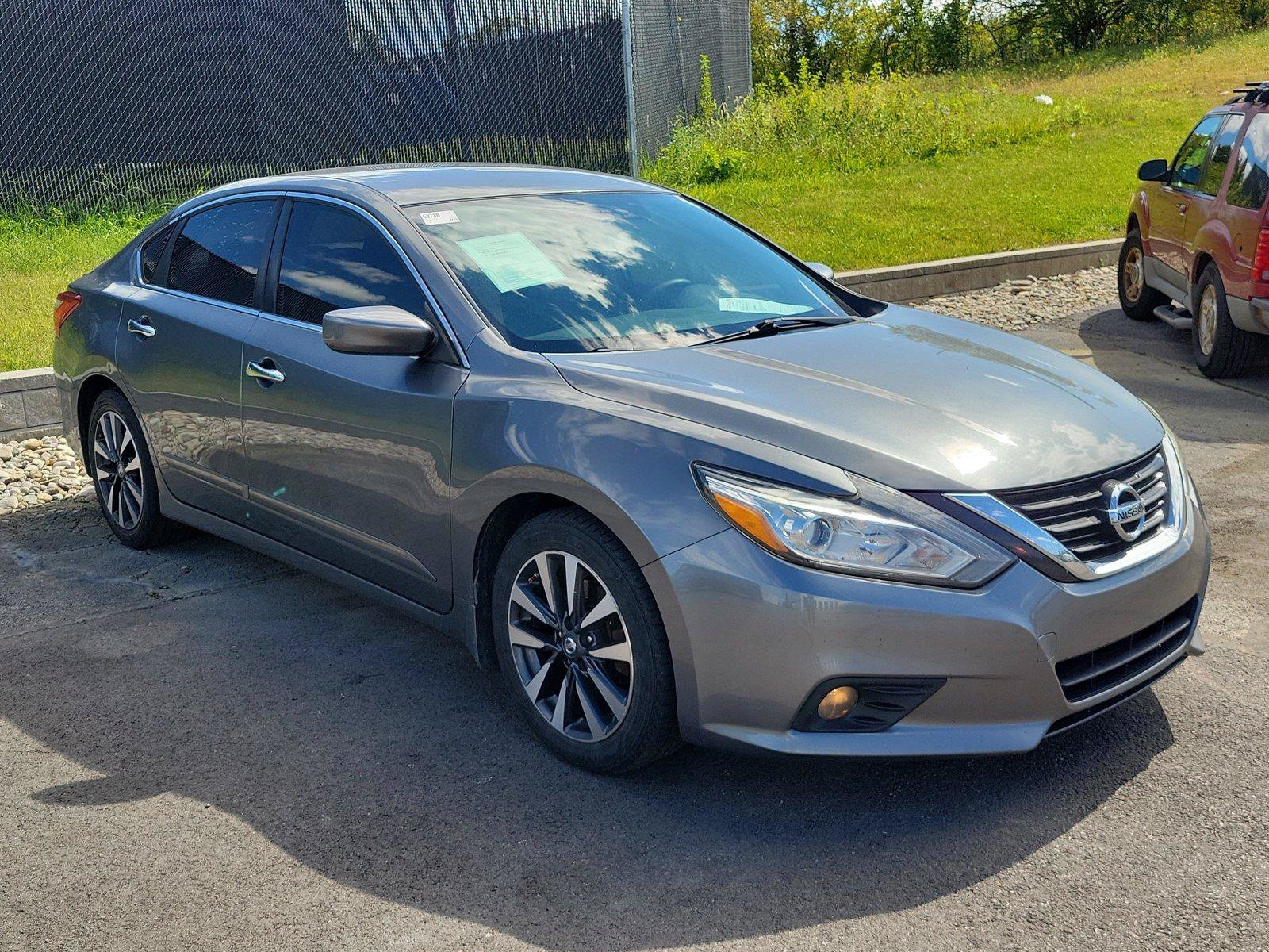 Used 2016 Nissan Altima 2.5 SV FWD image 2