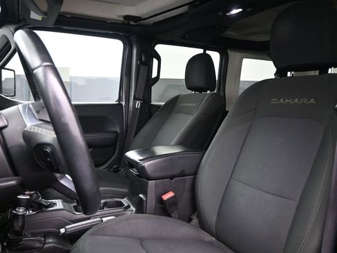 Used 2018 Jeep Wrangler Unlimited Sahara image 12