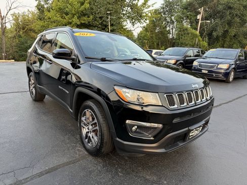 Used 2017 Jeep Compass Latitude w/ Popular Equipment Group AWD/4WD image 4