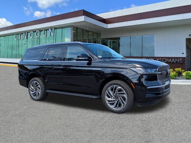 New 2027 Lincoln Navigator Premiere RWD image 2