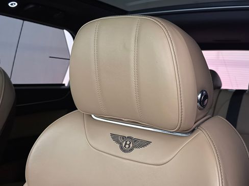 Used 2018 Bentley Bentayga image 22