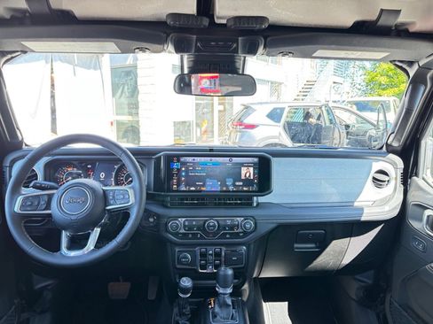 Used 2025 Jeep Wrangler Unlimited Sahara AWD/4WD image 33