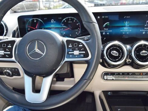 Used 2020 Mercedes-Benz GLB 250 4MATIC image 21