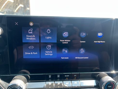 Used 2023 Chevrolet Colorado Trail Boss w/ Technology Package image 30