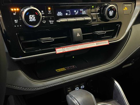 Certified 2025 Toyota Highlander Platinum image 24