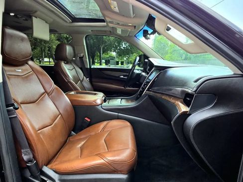 Used 2017 Cadillac Escalade ESV Luxury AWD/4WD image 7