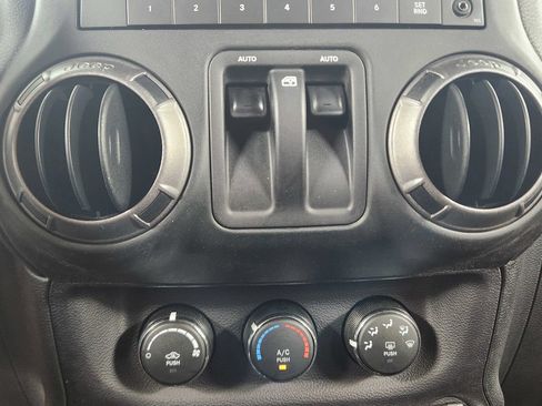 Used 2018 Jeep Wrangler Sport AWD/4WD image 23