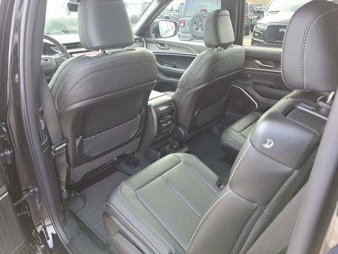 New 2026 Jeep Grand Cherokee L Limited w/ Limited Altitude Package AWD/4WD image 16