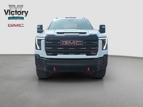 Used 2026 GMC Sierra 2500 AT4X AWD/4WD image 2