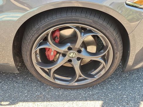 Used 2019 Alfa Romeo Giulia Ti Sport w/ Quick Order Package 22S Sport image 8