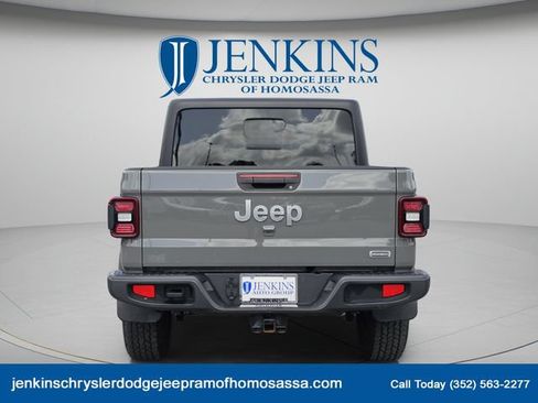 Used 2023 Jeep Gladiator Overland w/ LED Lighting Group AWD/4WD image 6