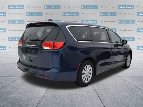 Used 2020 Chrysler Voyager L image 3