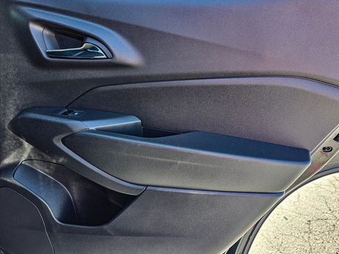 Certified 2025 Chevrolet Trax LT image 34