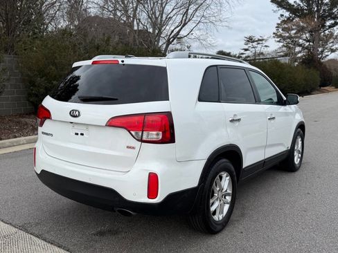 Used 2014 Kia Sorento LX image 12