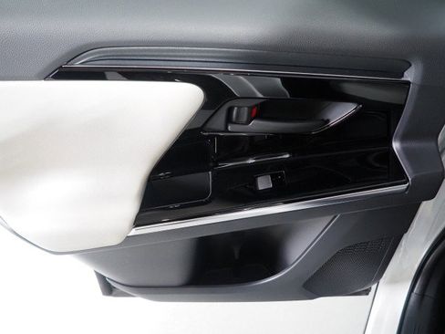 Used 2023 Toyota bZ4X Limited image 61