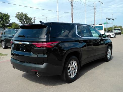 Used 2022 Chevrolet Traverse LS FWD image 6