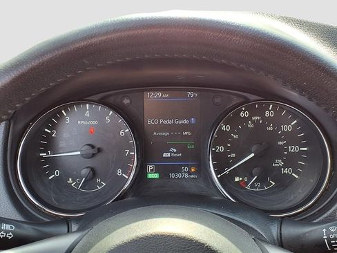 Used 2020 Nissan Rogue SV image 29