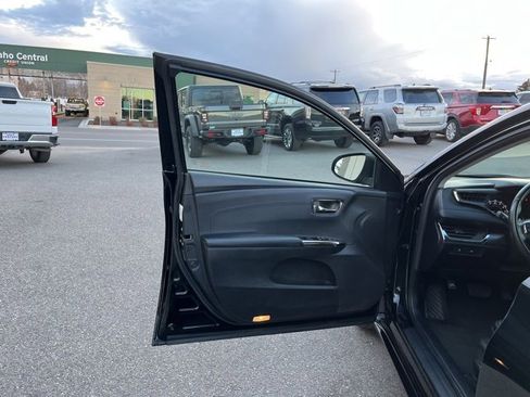 Used 2016 Toyota Avalon XLE image 25