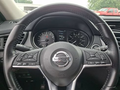 Used 2017 Nissan Rogue SV AWD/4WD image 25