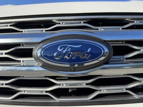 Used 2024 Ford Expedition Platinum image 13