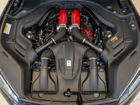 Used 2019 Ferrari Portofino RWD image 28