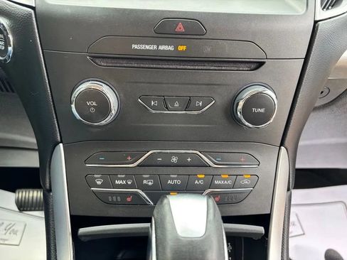 Used 2017 Ford Edge SEL w/ Equipment Group 201A AWD/4WD image 16