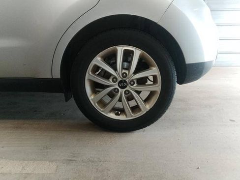 Used 2019 Kia Soul + FWD image 12