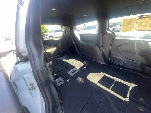 Used 2025 Chrysler Pacifica Select FWD image 27