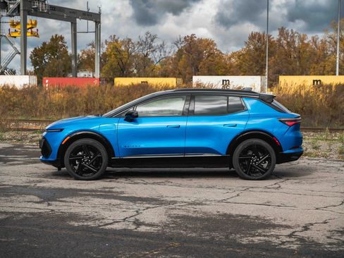 New 2025 Chevrolet Equinox EV RS image 3