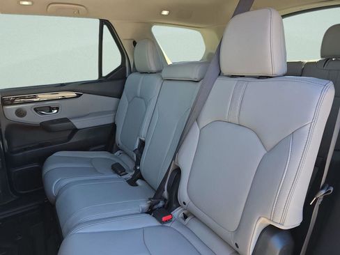 Used 2025 Honda Pilot Touring image 16