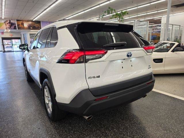 Used 2021 Toyota RAV4 XLE w/ Convenience Package AWD/4WD image 7