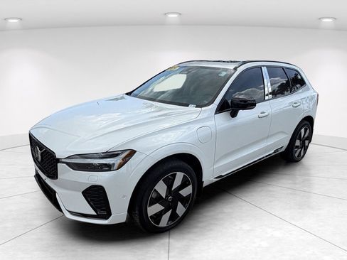 Used 2025 Volvo XC60 T8 Plus w/ Protection Package Premier AWD/4WD image 8
