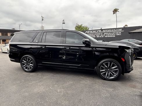 Used 2022 Cadillac Escalade ESV Sport Platinum w/ Heavy-Duty Trailer Package AWD/4WD image 30