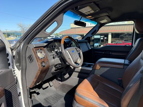 Used 2014 Ford F250 Platinum w/ FX4 Off-Road Package AWD/4WD image 15