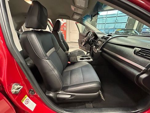 Used 2014 Toyota Camry SE image 36