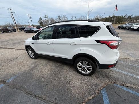 Used 2018 Ford Escape SE image 5