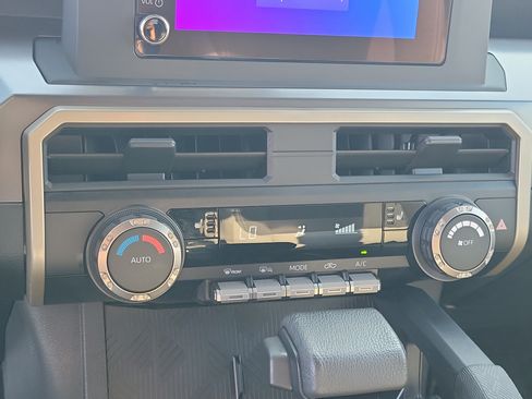 Used 2025 Toyota Tacoma TRD Sport AWD/4WD image 27