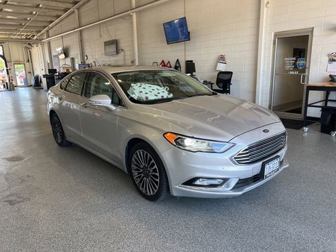 Used 2017 Ford Fusion SE w/ Fusion SE Technology Package AWD/4WD image 2