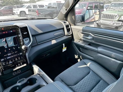New 2026 RAM 1500 4x4 Crew Cab image 29