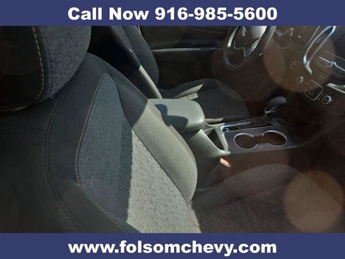 Used 2022 Chevrolet Equinox LT image 2