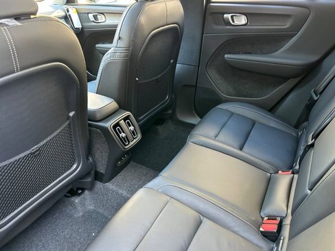 Certified 2026 Volvo XC40 B4 Core w/ Climate Package FWD image 12