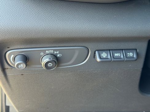 Used 2022 Buick Envision Essence w/ Technology Package II image 20