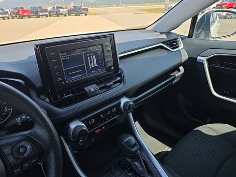 Used 2019 Toyota RAV4 LE image 11