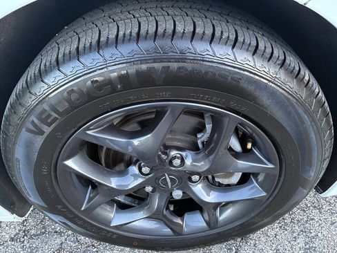 Used 2018 Chrysler Pacifica Touring-L Plus image 36