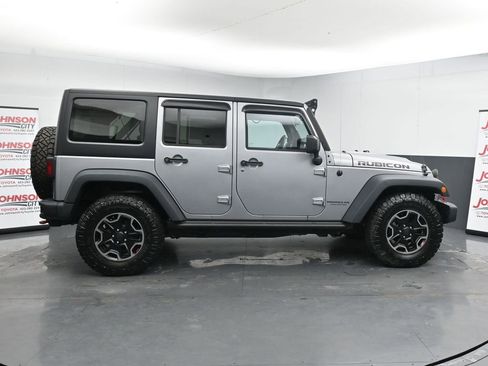 Used 2016 Jeep Wrangler Unlimited Rubicon image 9