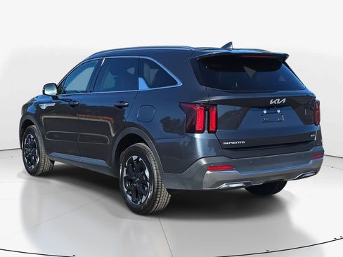 Used 2024 Kia Sorento S image 7